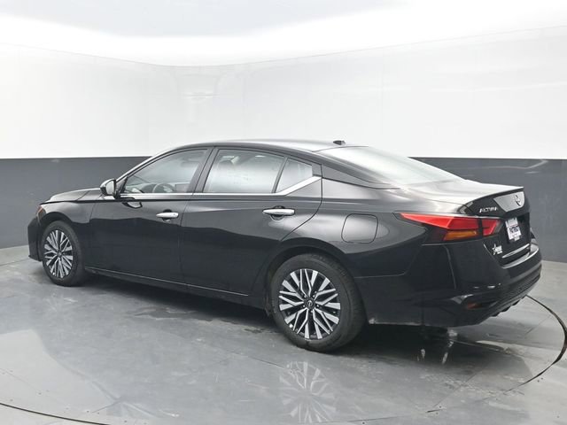 Used 2025 Nissan Altima 2.5 SV image 3
