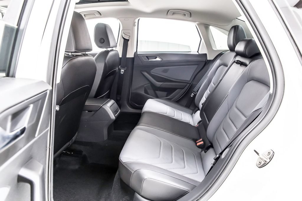 Used 2025 Volkswagen Jetta SEL FWD image 31