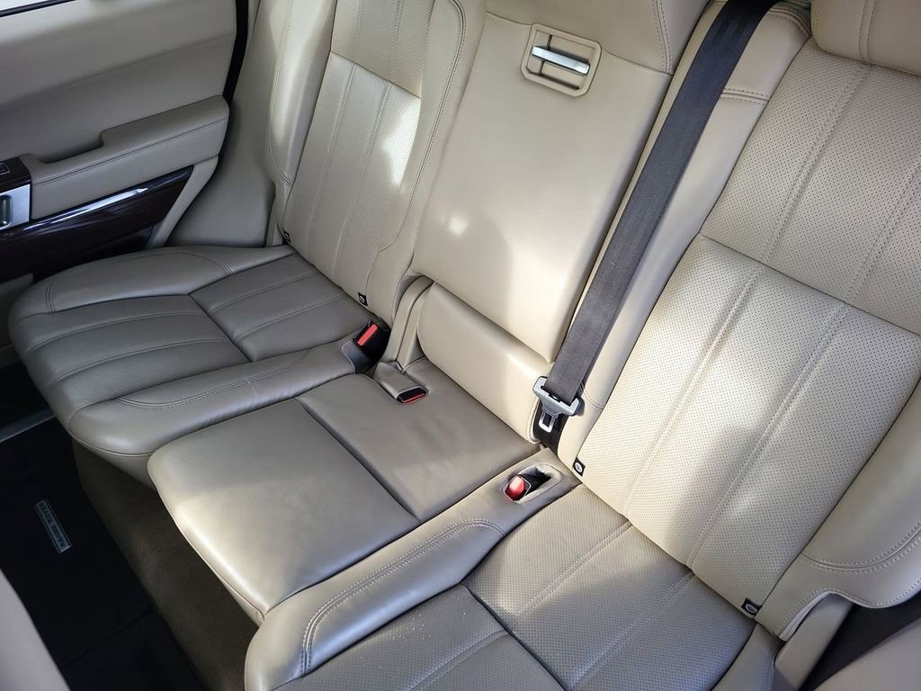 Used 2016 Land Rover Range Rover HSE image 32