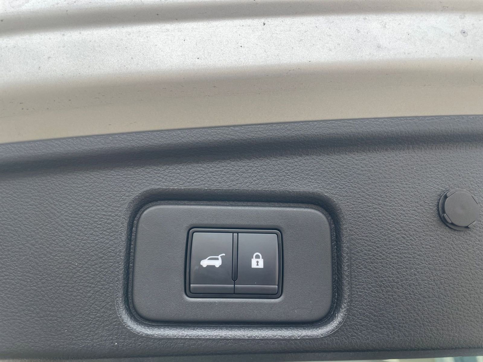 Used 2025 Nissan Pathfinder SV image 24