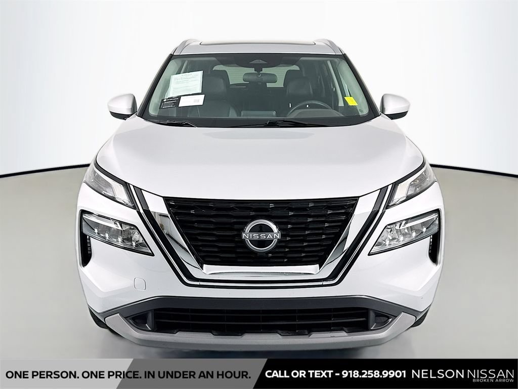 Used 2023 Nissan Rogue SV w/ SV Premium B Package FWD image 2
