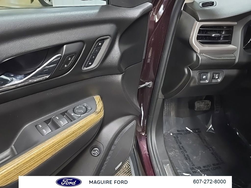 Used 2017 GMC Acadia Denali w/ Technology Package AWD/4WD image 32