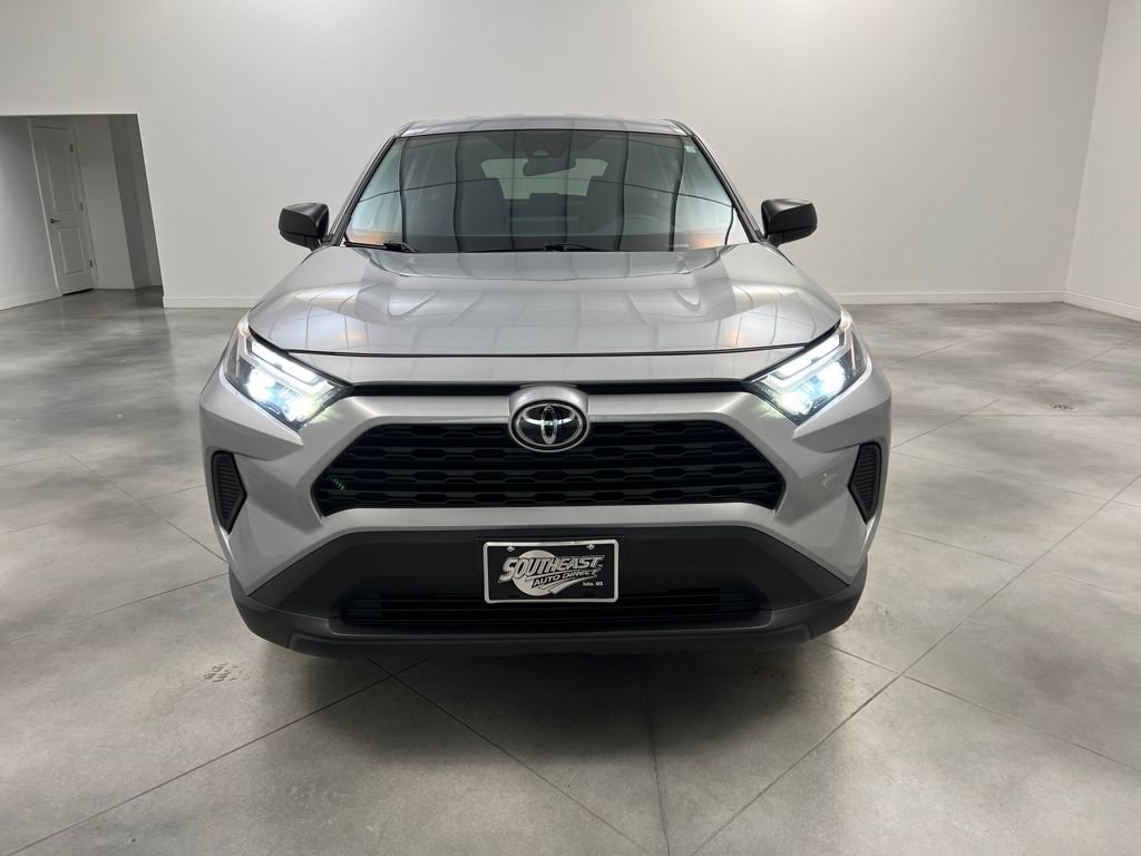 Used 2025 Toyota RAV4 LE video 2
