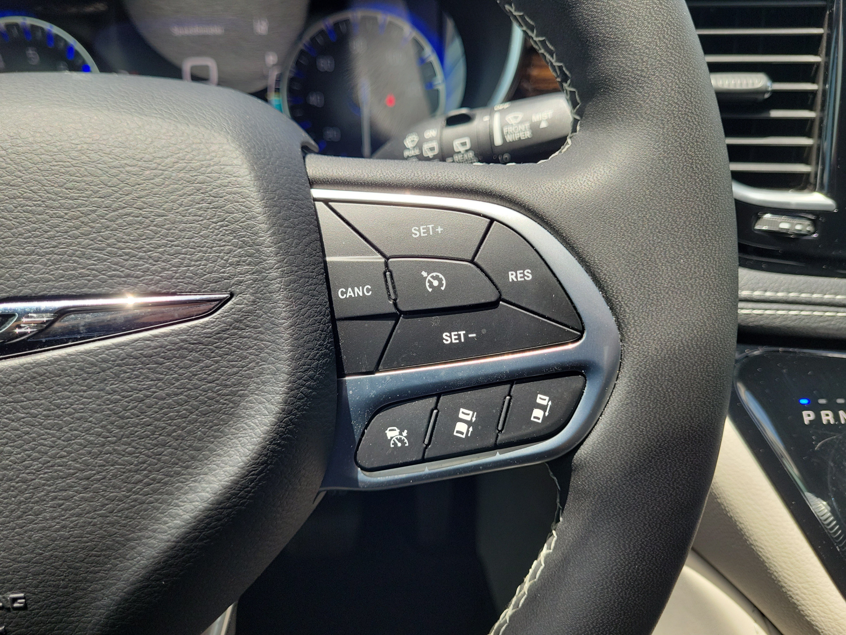 Used 2023 Chrysler Pacifica Limited w/ Uconnect Theater Family Group AWD/4WD image 31