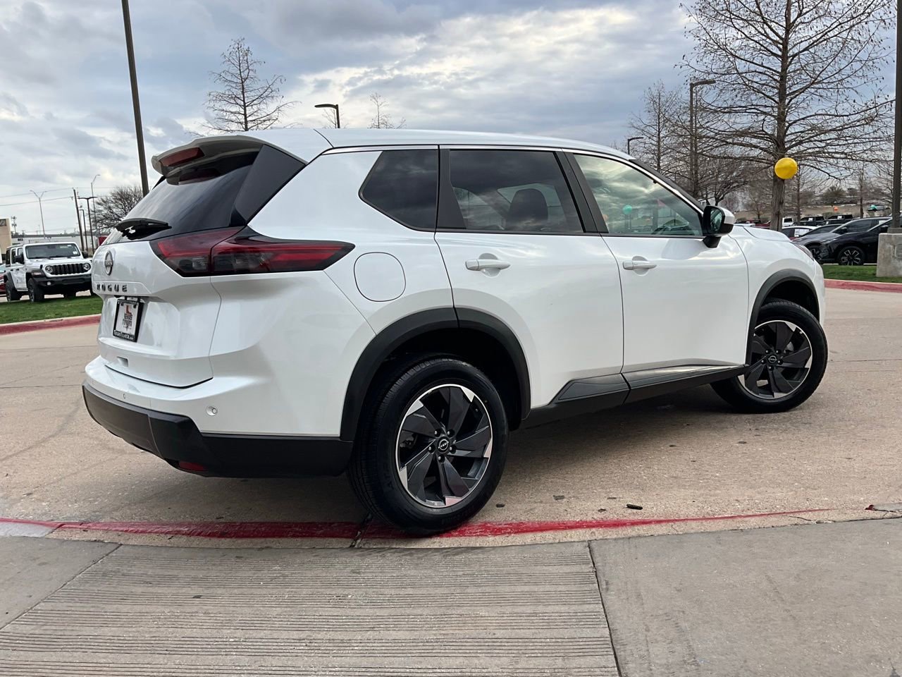 Used 2025 Nissan Rogue SV image 6