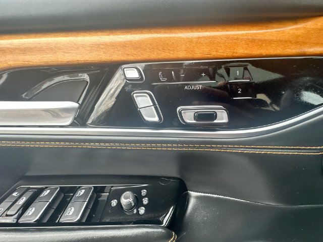 Used 2022 Jeep Grand Wagoneer Series III w/ Rear Seat Video Group 1 AWD/4WD image 15