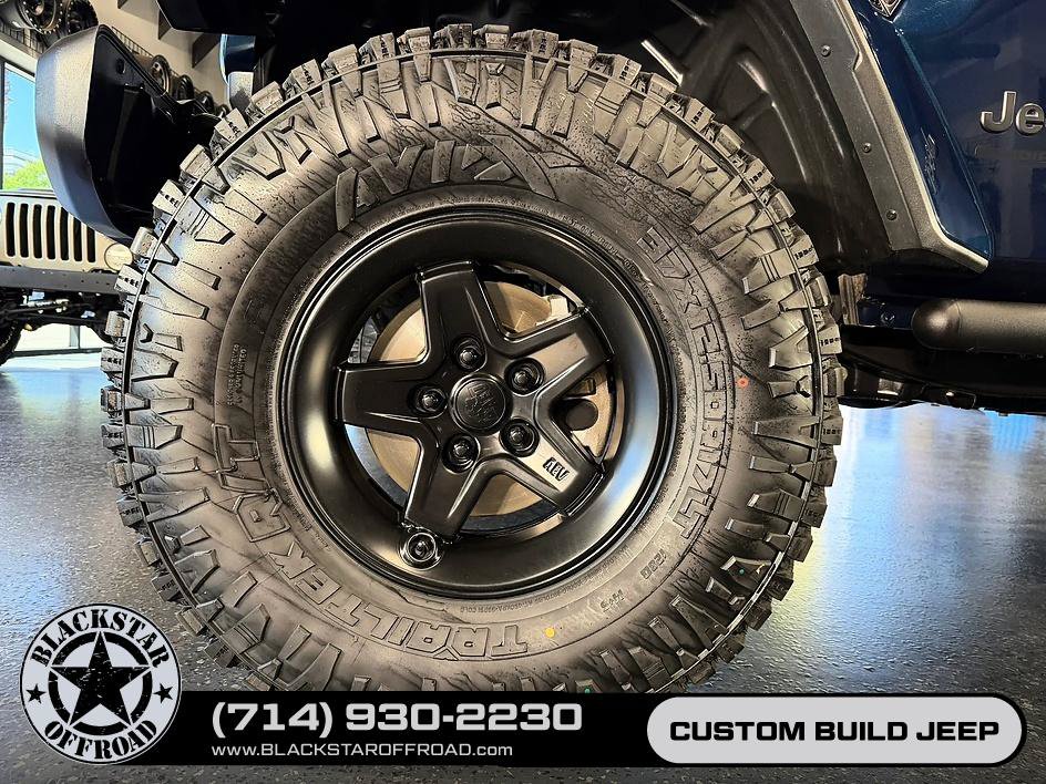 Used 2025 Jeep Gladiator Sport AWD/4WD image 24