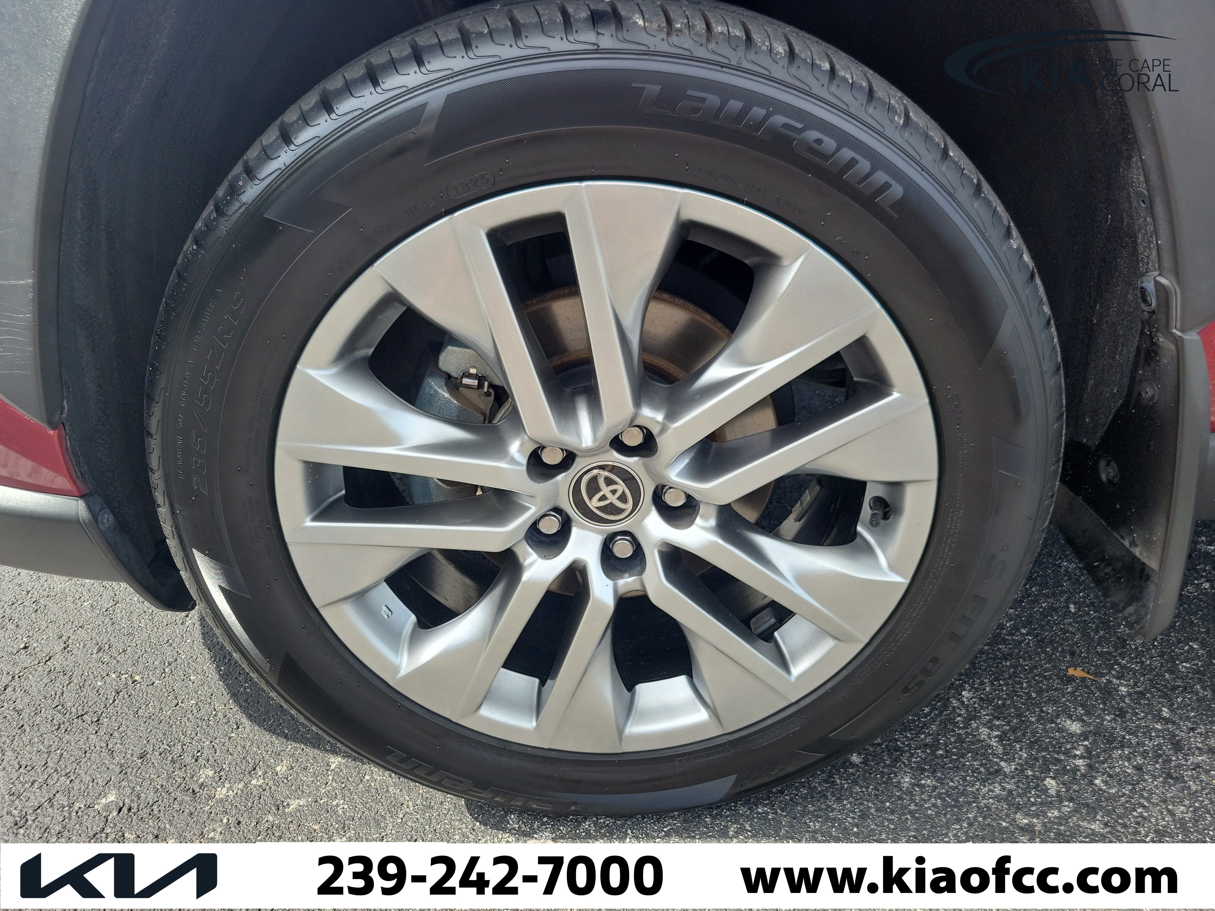 Used 2024 Toyota RAV4 Limited w/ Advanced Technology Package FWD image 5