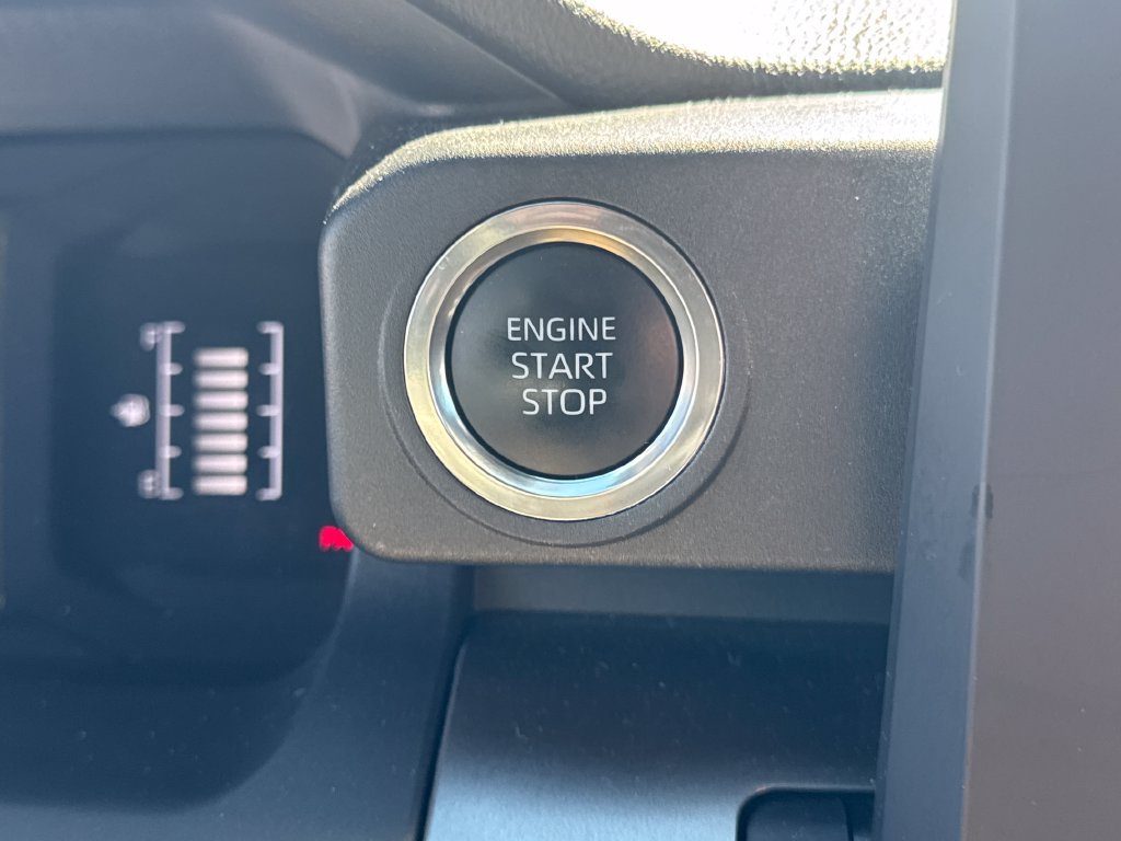 Used 2025 Toyota 4Runner SR5 AWD/4WD image 27