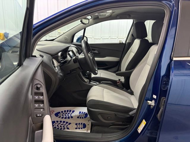 Used 2020 Chevrolet Trax LT w/ LPO, Protection Package AWD/4WD image 29