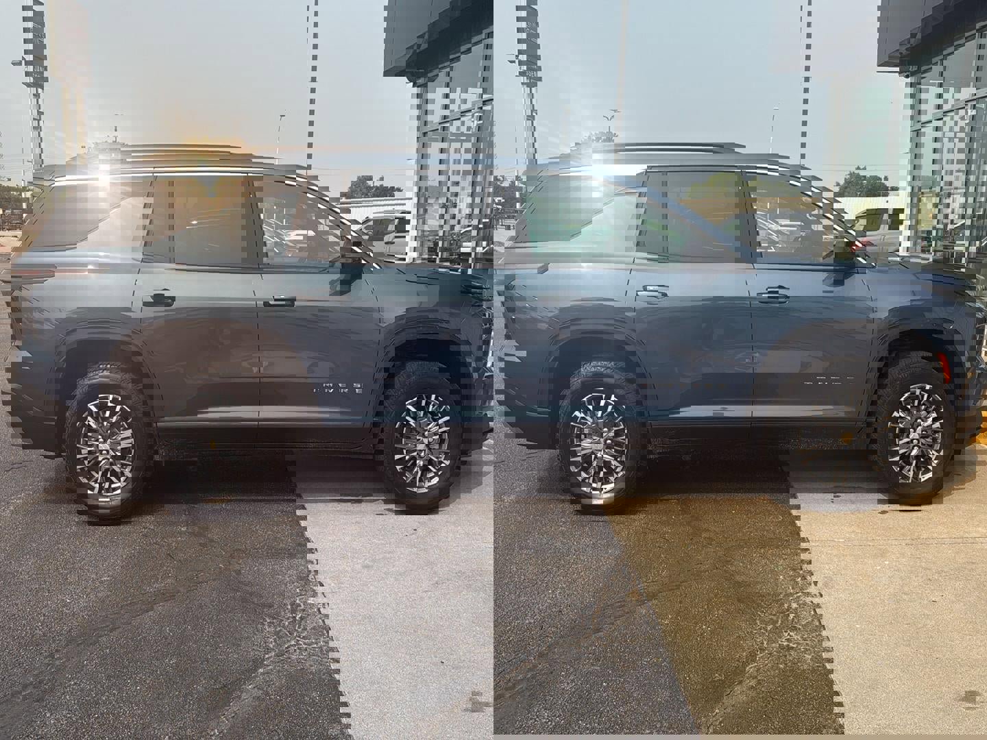 Used 2025 Chevrolet Traverse LT image 6