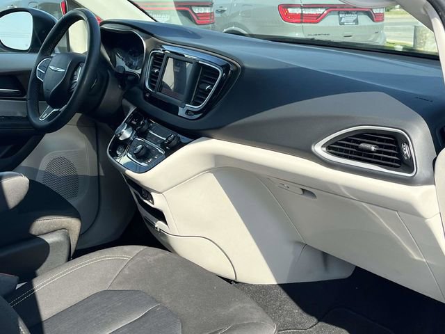 Used 2023 Chrysler Voyager LX image 24