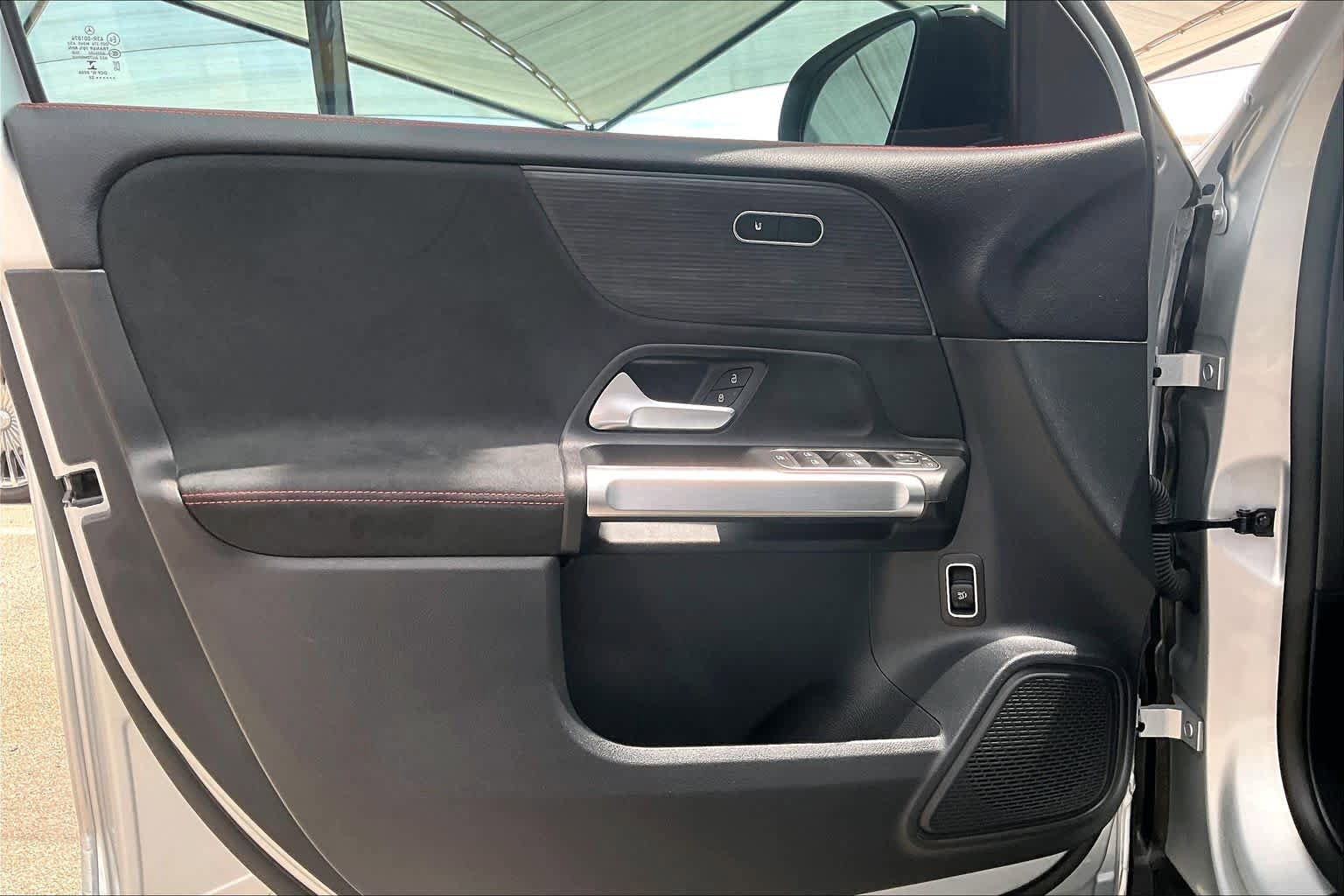 Used 2022 Mercedes-Benz GLB 250 image 21