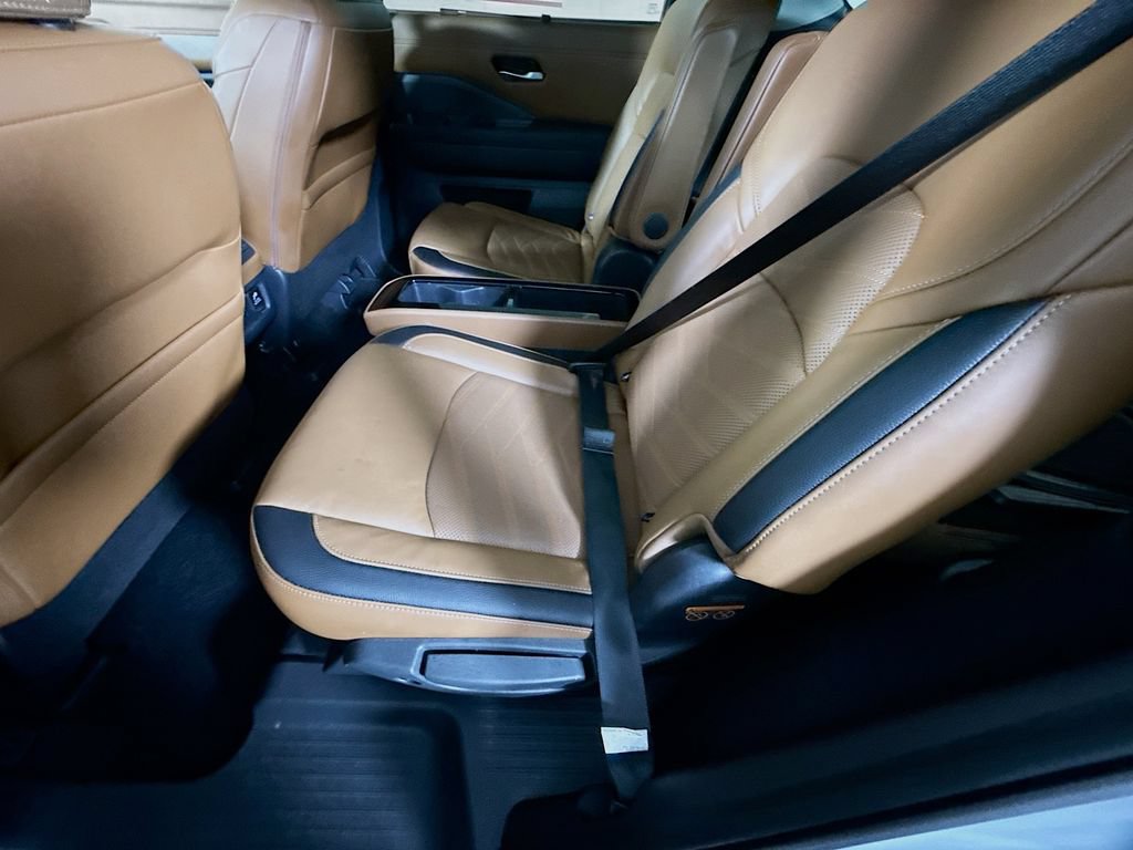 Certified 2025 Nissan Pathfinder Platinum AWD/4WD image 30