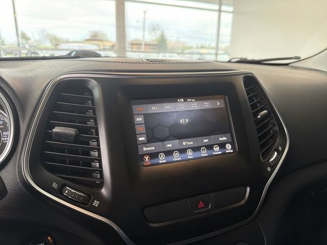 Used 2019 Jeep Cherokee Latitude Plus image 23