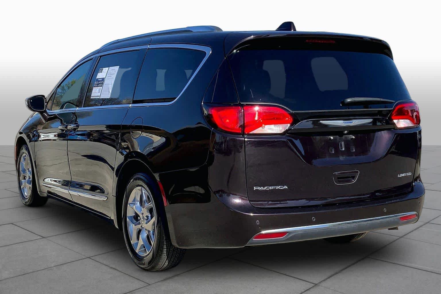 Used 2019 Chrysler Pacifica Limited FWD image 17