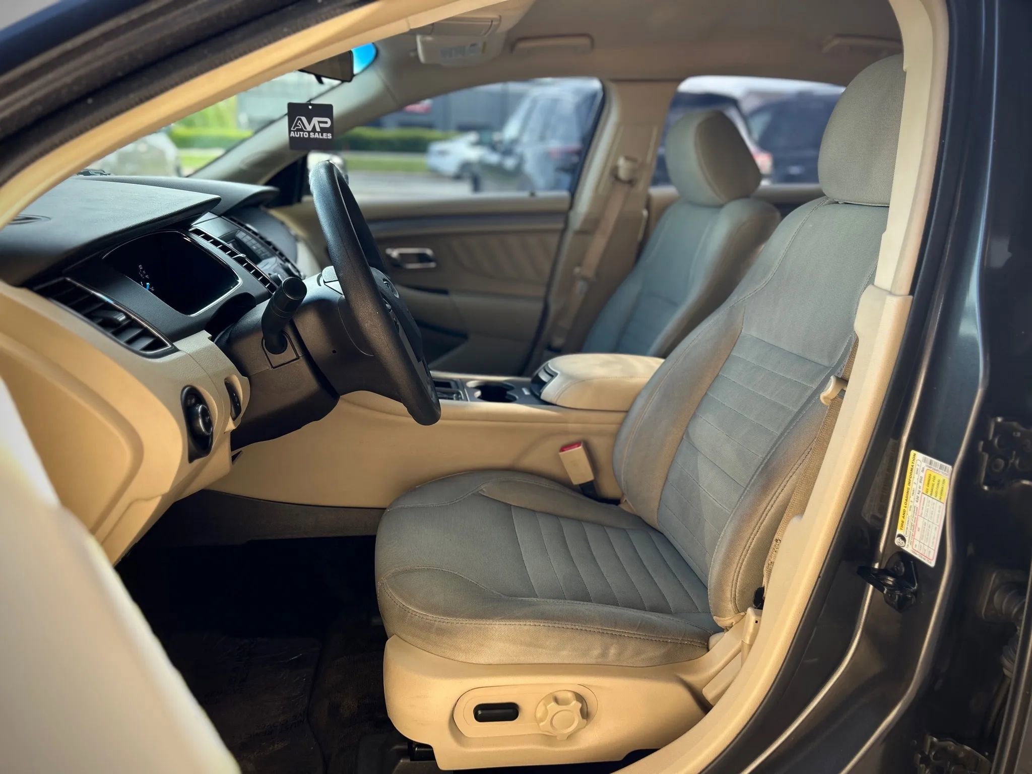 Used 2015 Ford Taurus SE image 11