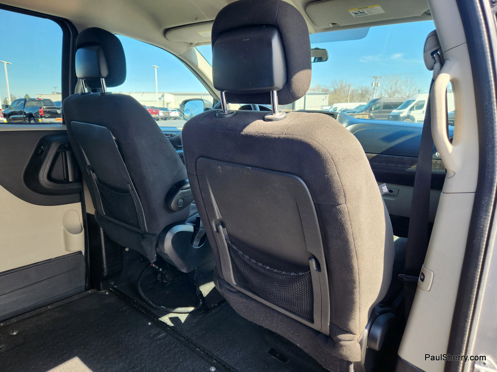 Used 2013 Dodge Grand Caravan SXT w/ Rear Park Assist Pkg FWD image 31