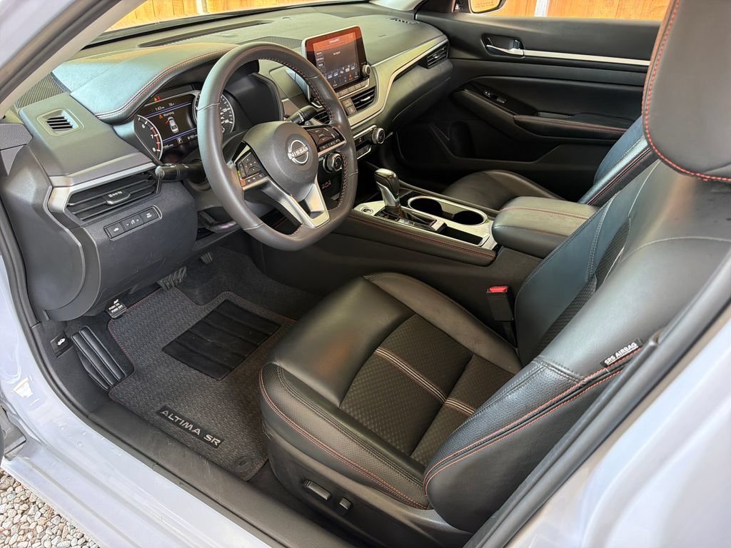 Used 2024 Nissan Altima 2.5 SR FWD image 2
