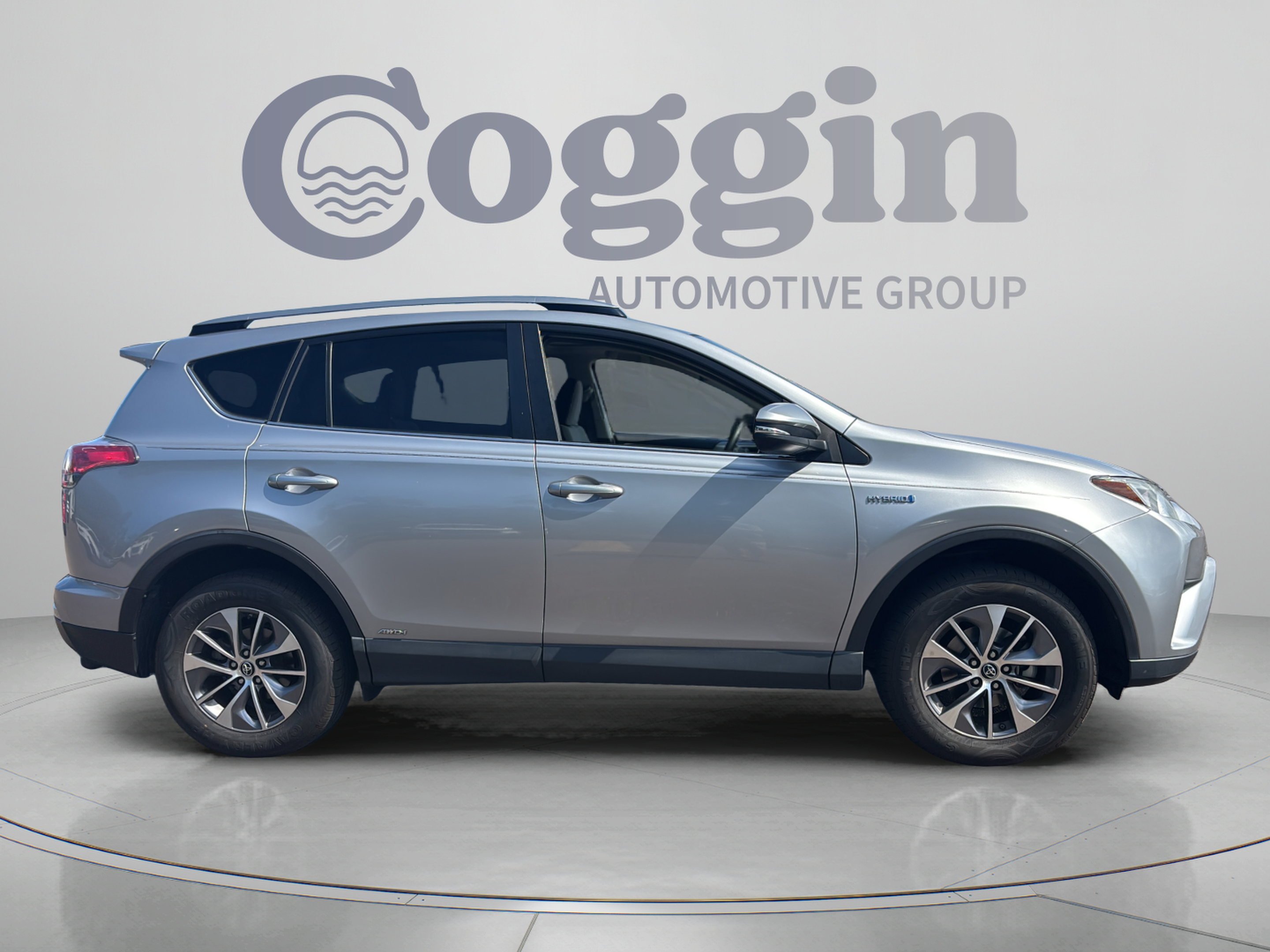 Used 2017 Toyota RAV4 XLE AWD/4WD image 6