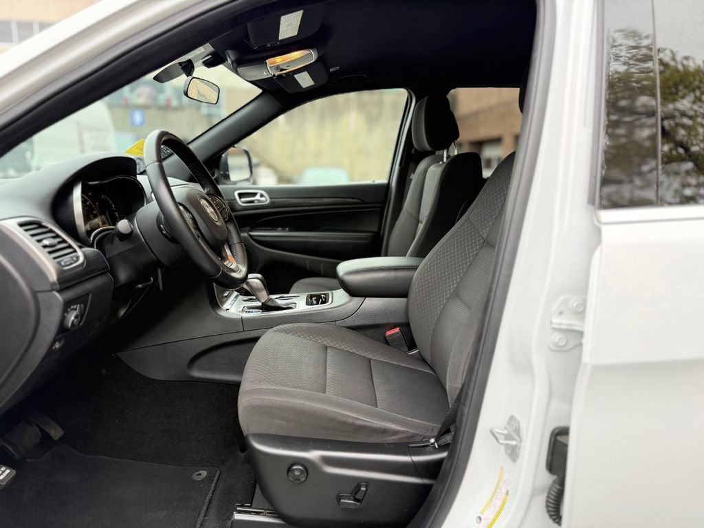 Used 2020 Jeep Grand Cherokee Laredo AWD/4WD image 15