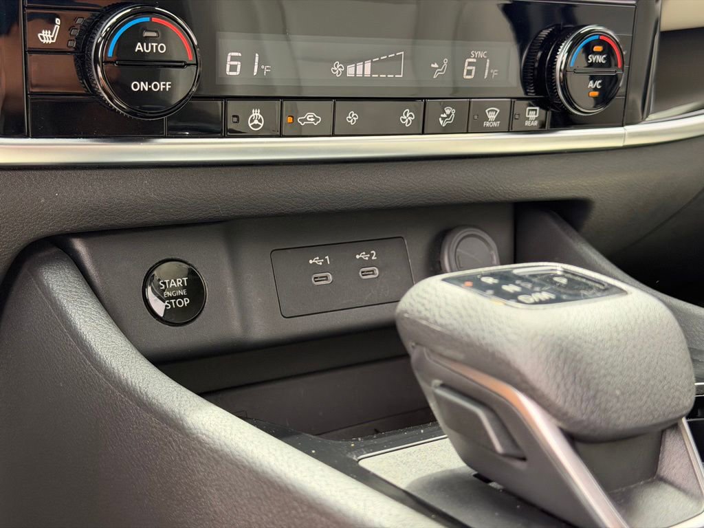 Used 2025 Nissan Rogue SL FWD image 36
