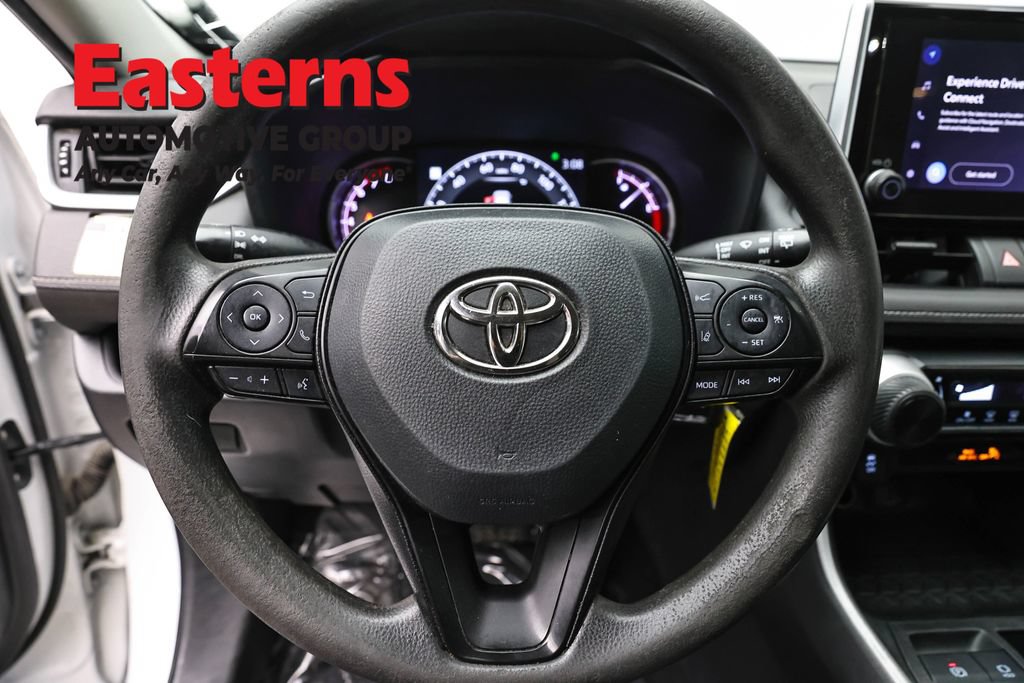 Used 2023 Toyota RAV4 LE AWD/4WD image 10
