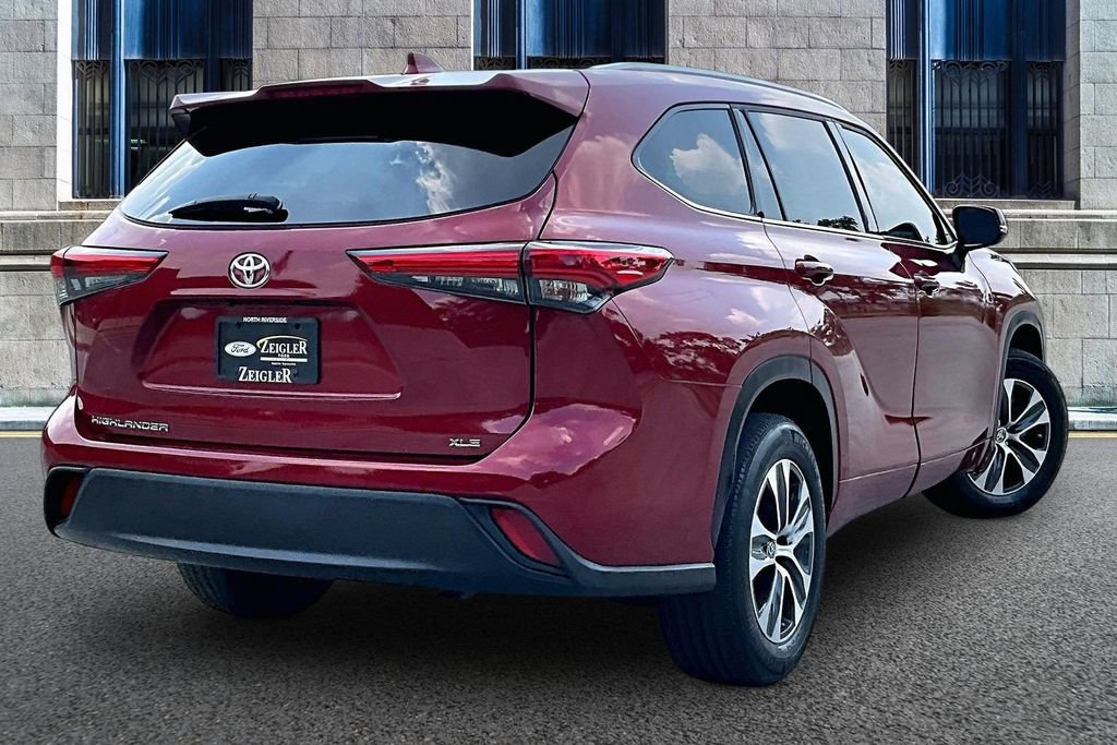 Used 2022 Toyota Highlander XLE FWD image 11