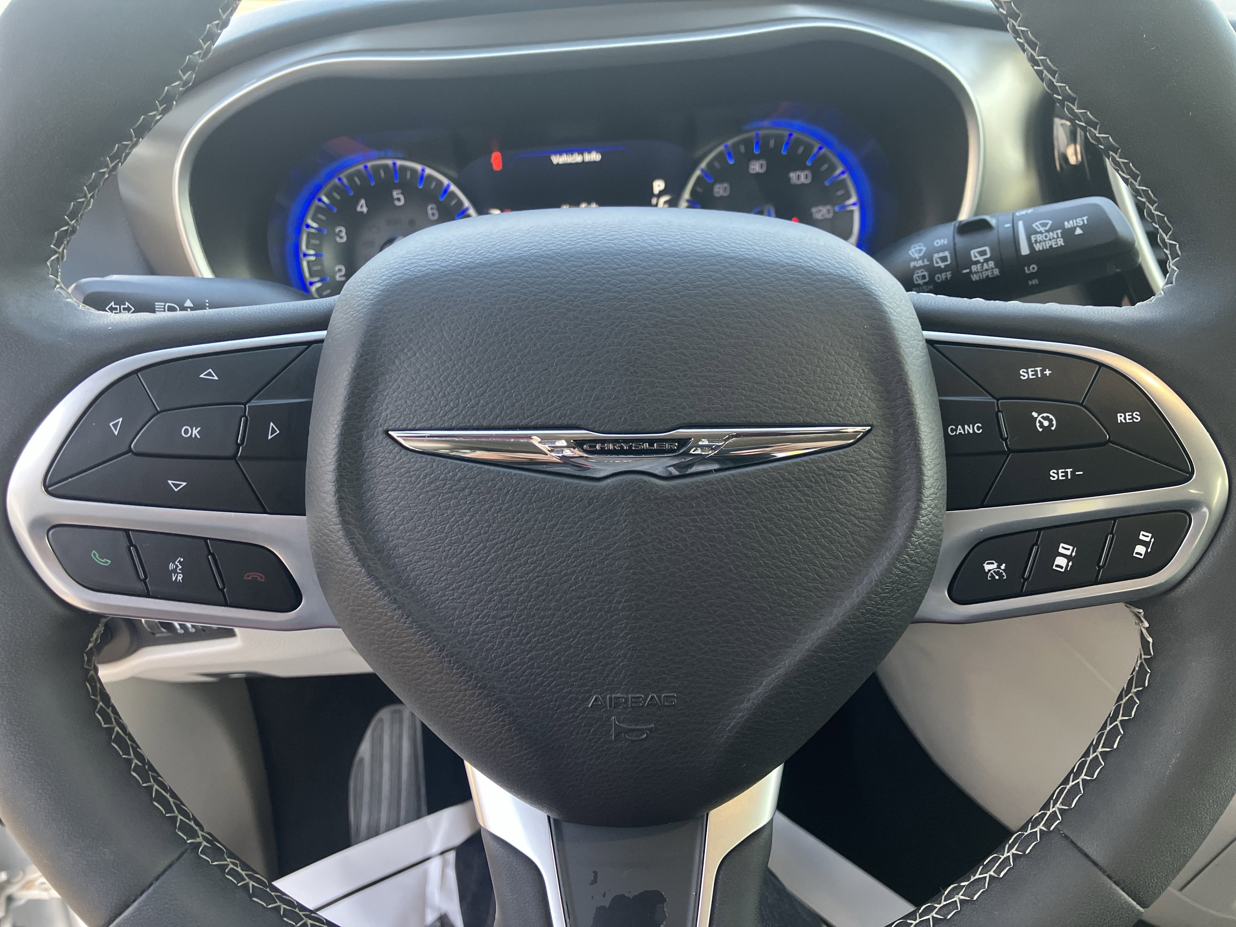 Used 2024 Chrysler Pacifica Touring-L image 25