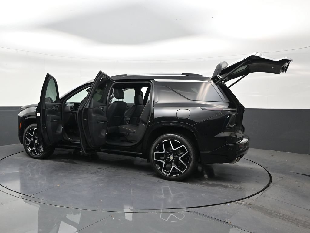 Used 2025 Chevrolet Traverse High Country FWD image 31