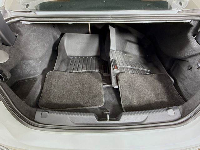 Used 2017 Jaguar XE Premium image 26