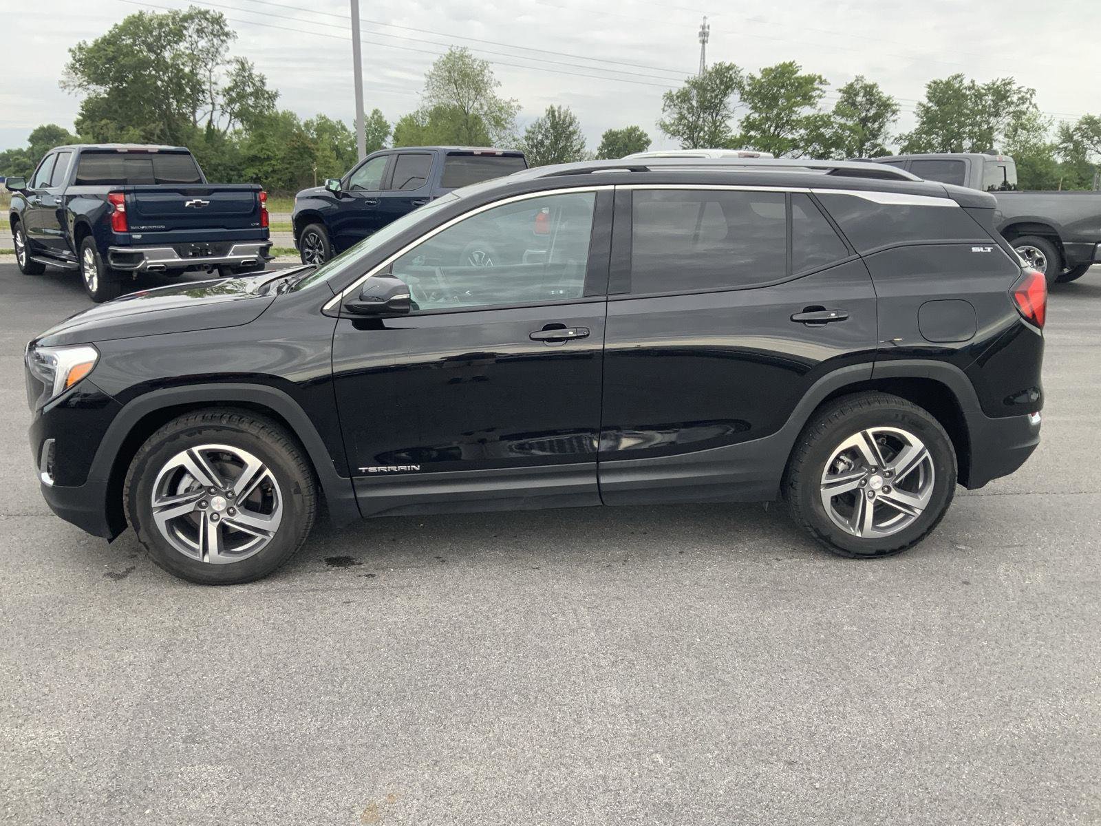 Used 2021 GMC Terrain SLT w/ Infotainment Package II FWD image 8