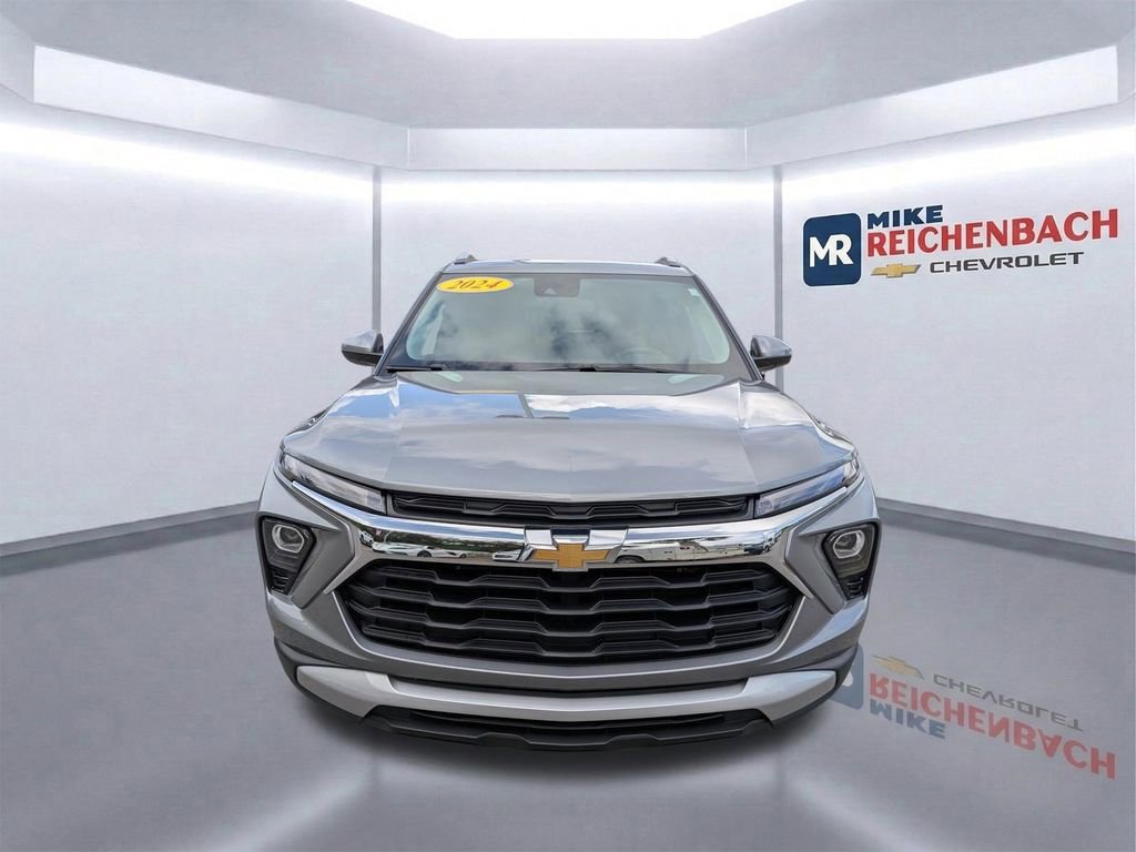 Used 2024 Chevrolet TrailBlazer LT w/ Driver Confidence Package image 9
