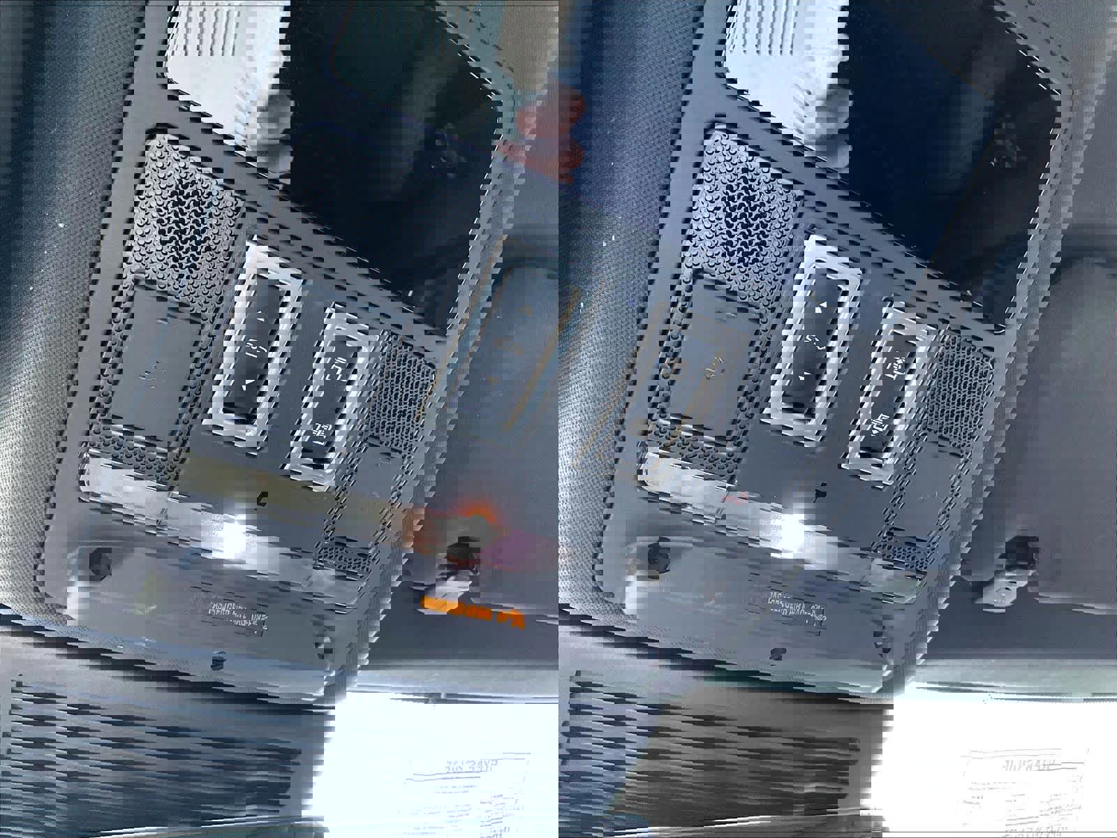 Used 2022 Jaguar XF SE image 35