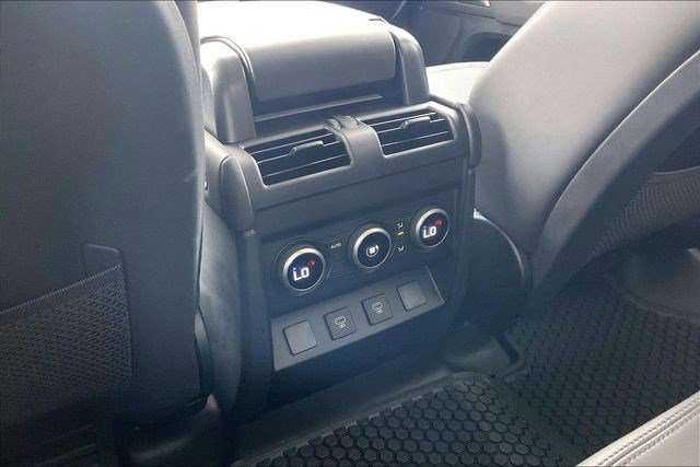 Used 2025 Land Rover Defender 110 S image 39