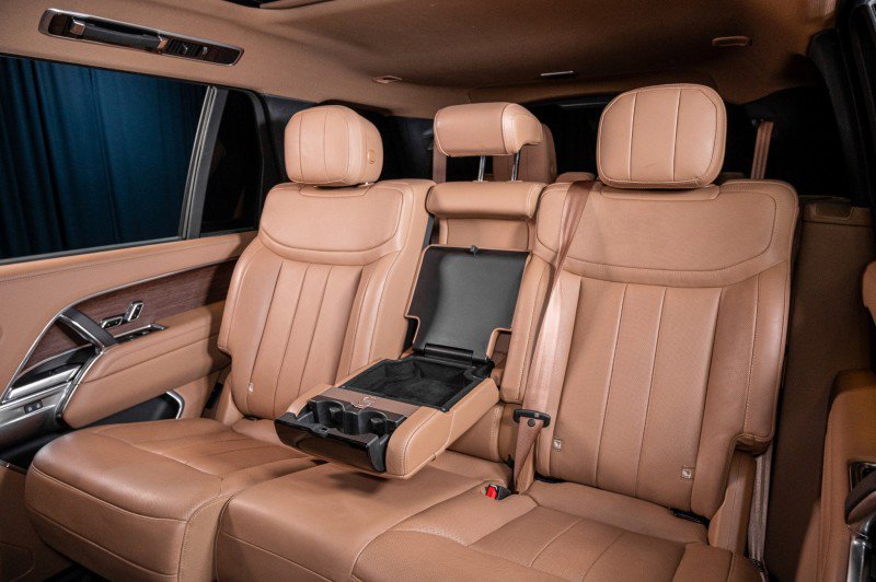 Used 2024 Land Rover Range Rover Long Wheelbase SE image 17