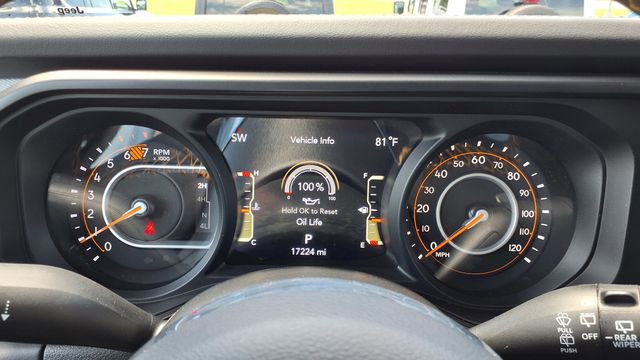 Used 2025 Jeep Wrangler Sahara image 28