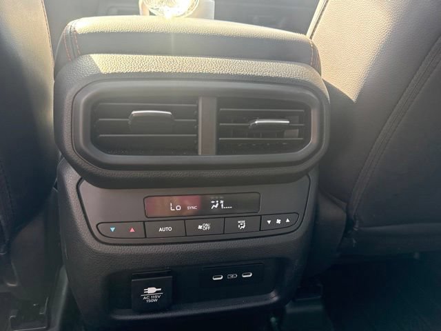 Used 2025 Honda Pilot TrailSport image 27