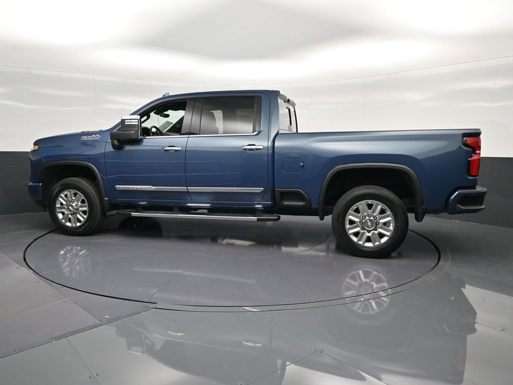 Used 2025 Chevrolet Silverado 2500 High Country w/ Technology Package AWD/4WD image 8
