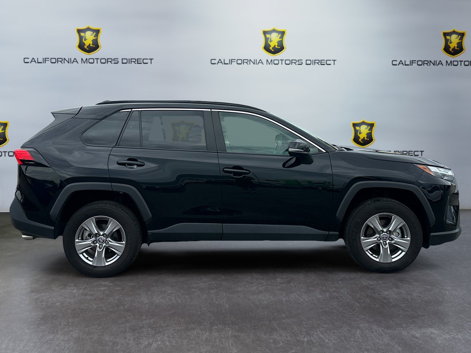 Used 2025 Toyota RAV4 XLE FWD image 6