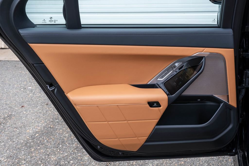 Used 2023 BMW 740i w/ Parking Assistance Package image 29