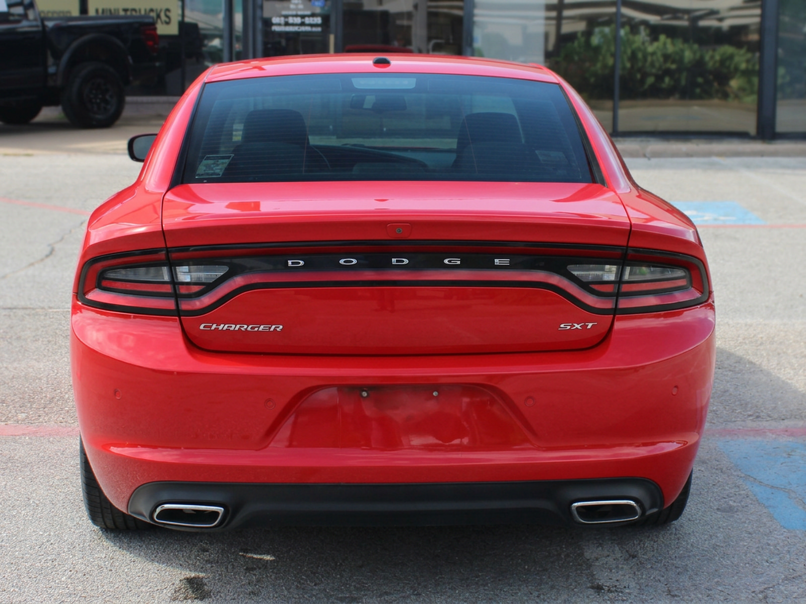 Used 2018 Dodge Charger SXT RWD image 5