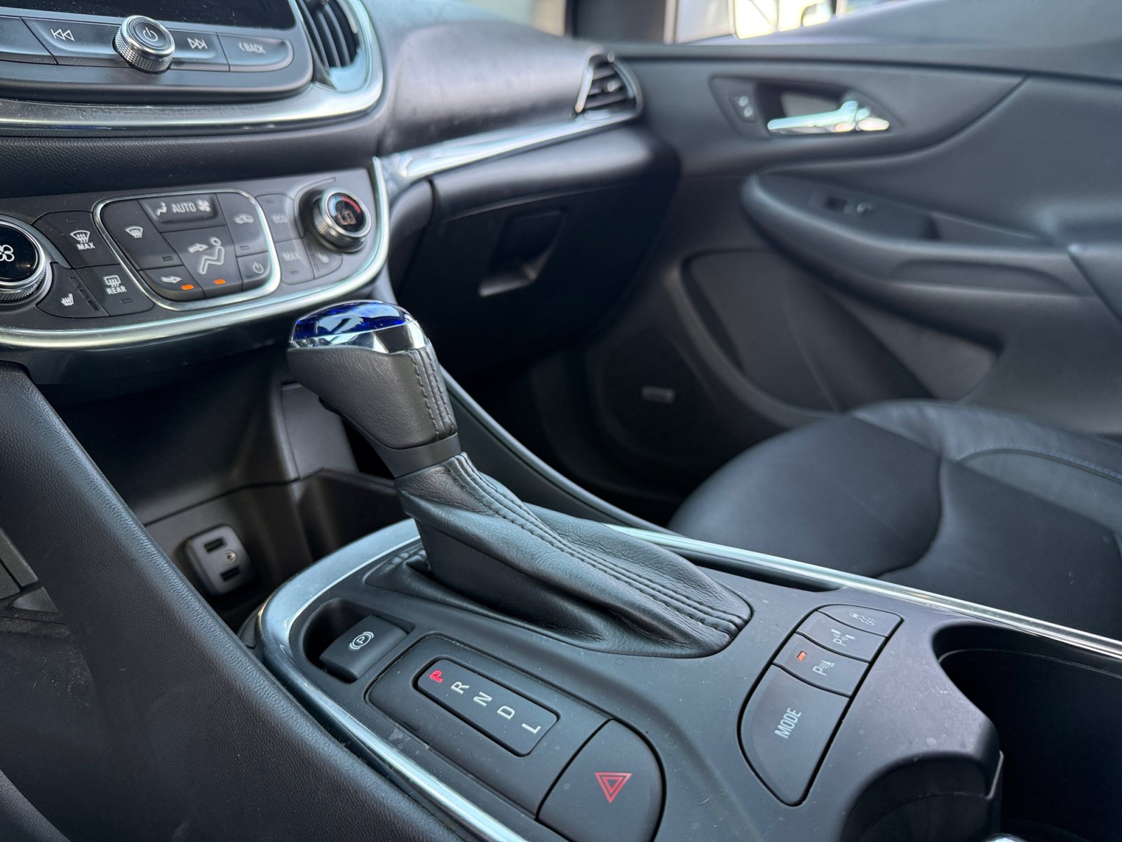 Used 2016 Chevrolet Volt Premier w/ Driver Confidence Package FWD image 18