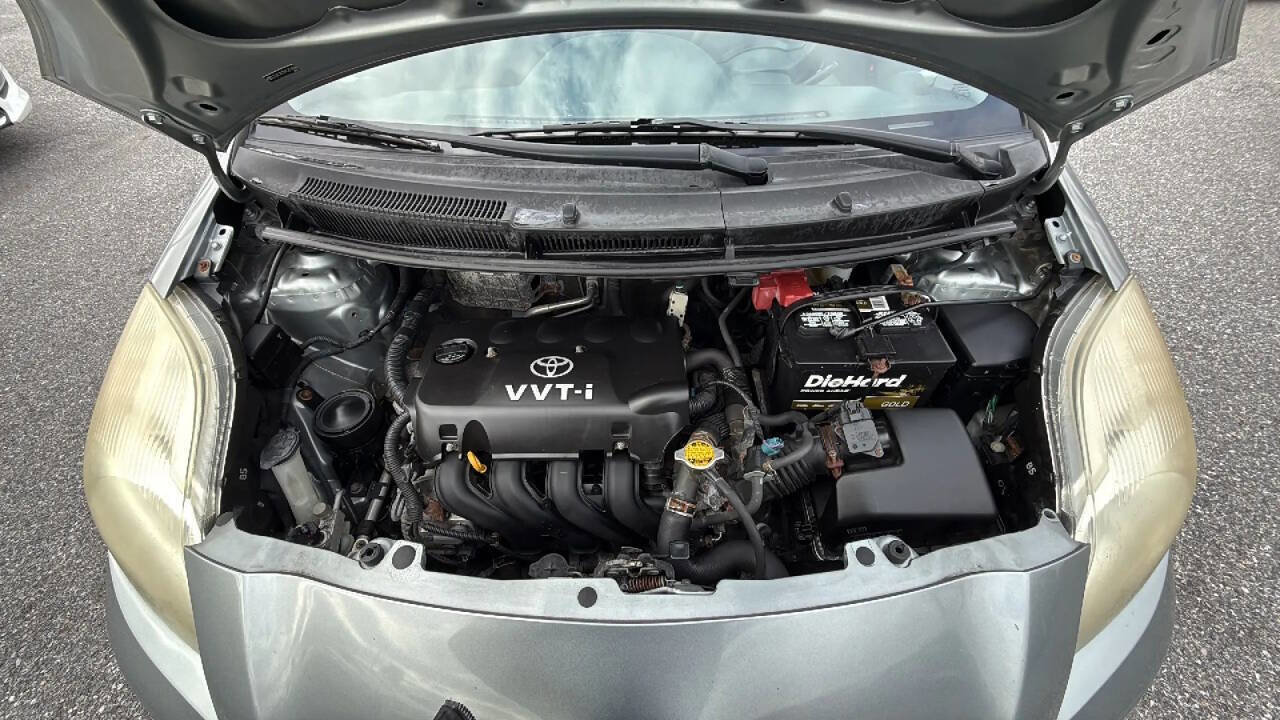 Used 2010 Toyota Yaris 4-Door Hatchback image 17