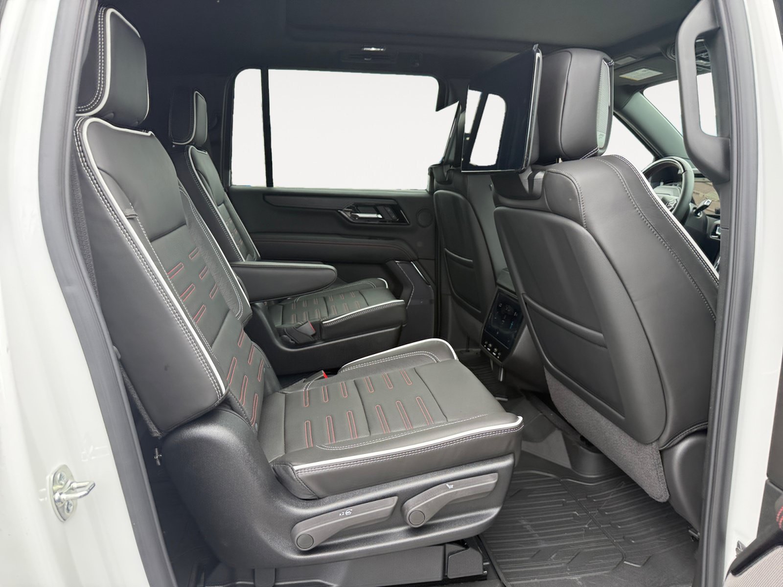 New 2026 GMC Yukon XL AT4 Ultimate AWD/4WD image 18