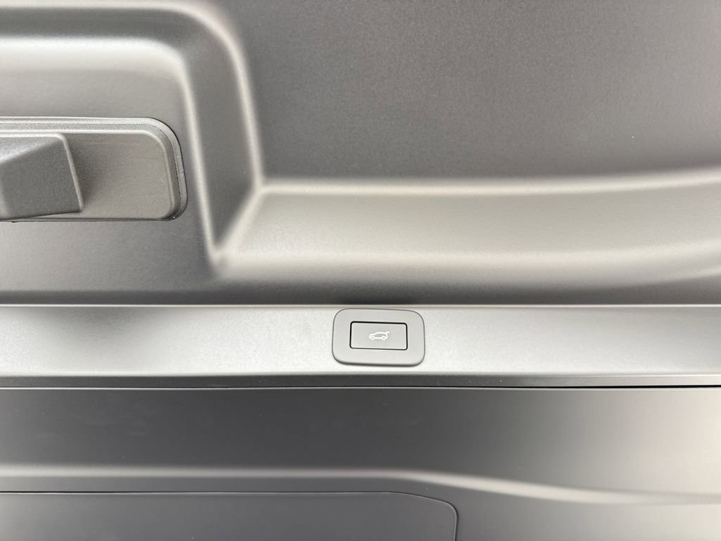 New 2025 Land Rover Range Rover SE image 13