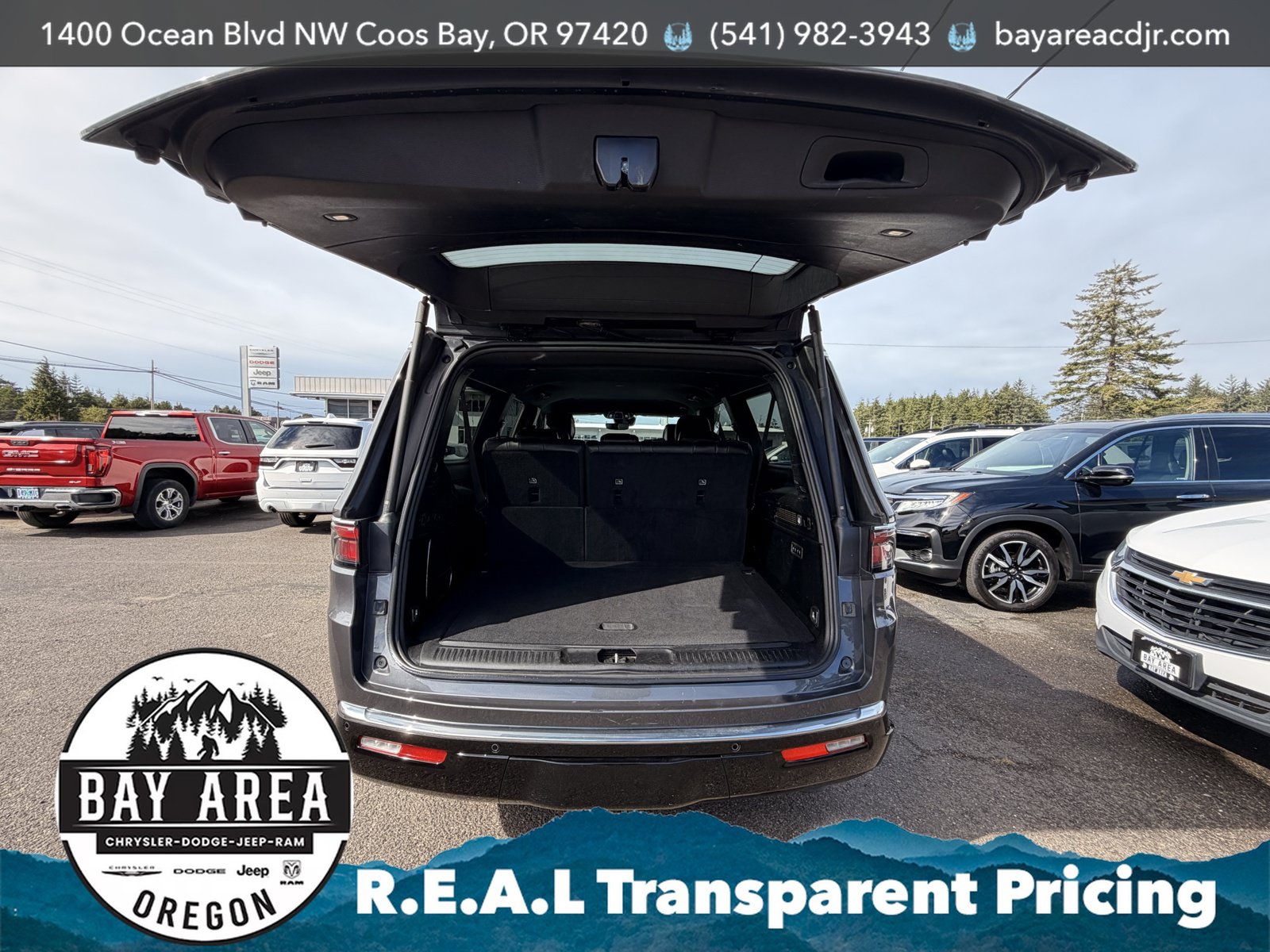 Used 2024 Jeep Wagoneer L Series III w/ Flexible Seating Group AWD/4WD image 7
