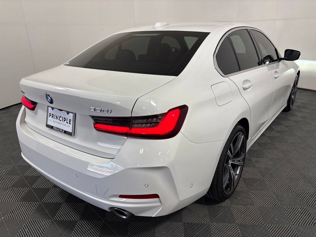 Certified 2024 BMW 330i xDrive Sedan w/ Convenience Package AWD/4WD image 5