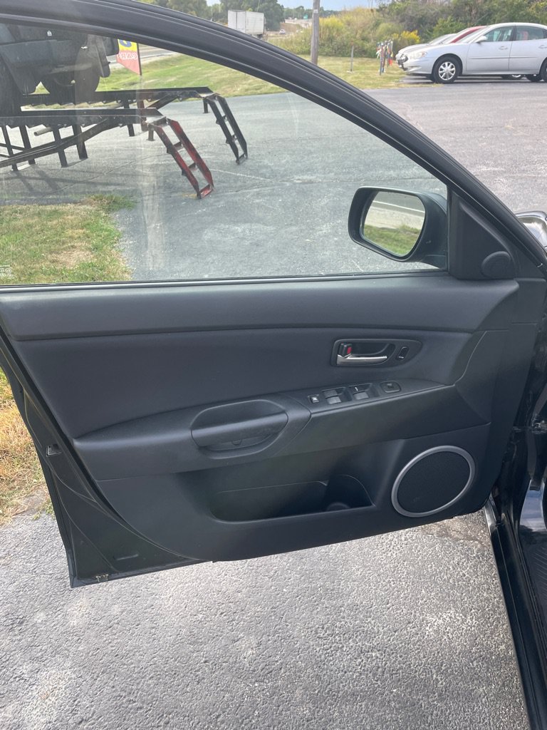 Used 2006 MAZDA MAZDA3 s FWD image 10