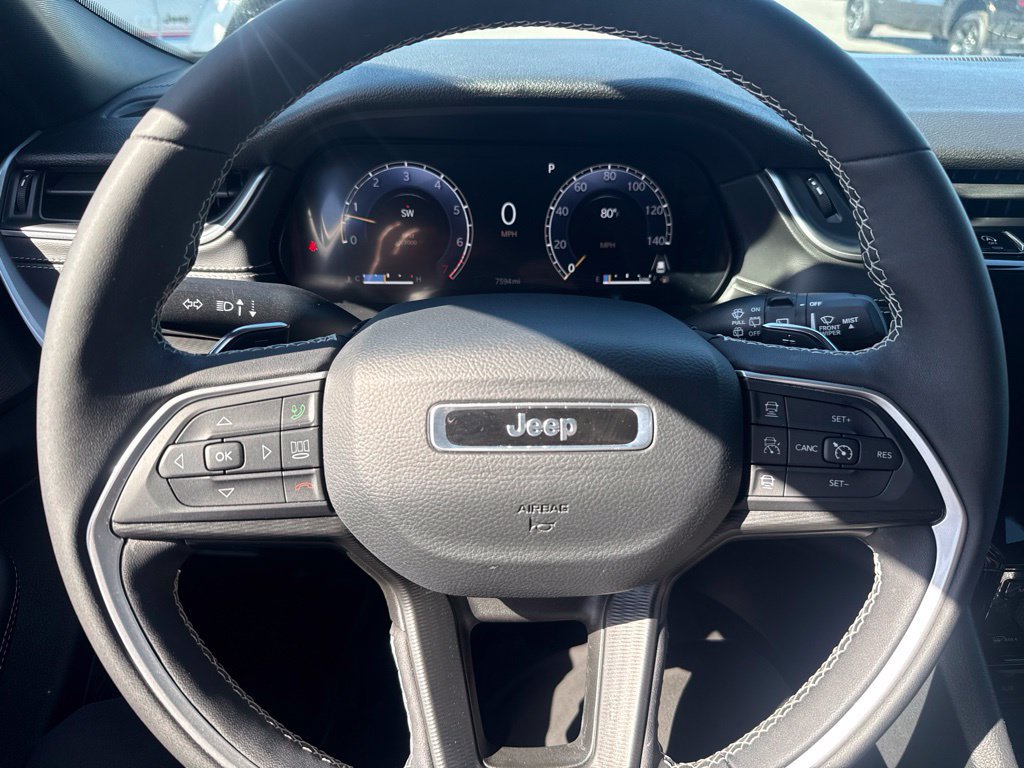 Certified 2025 Jeep Grand Cherokee Altitude AWD/4WD image 20
